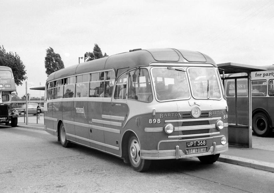  Bedford SBG Yeates Riviera (C41F) 1956 года  (UK) (фото 1 из 2)